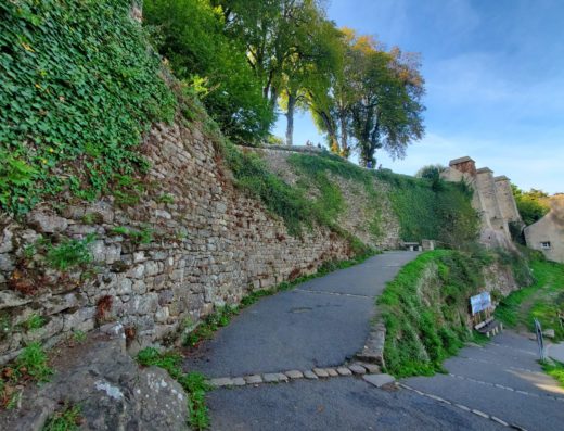 Rampes du loch et ruine du château – Auray