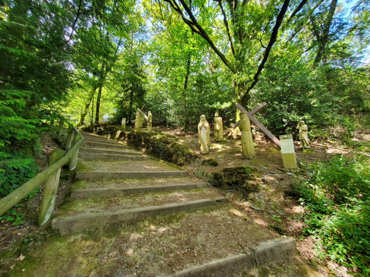 Callac Chemin de croix et grotte de Callac – Plumelec - Boulevard des découvertes