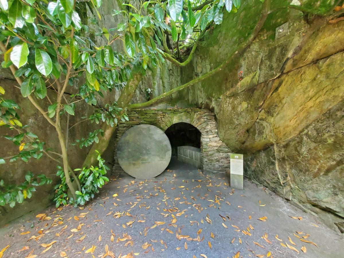 Callac Shelf Chemin de croix et grotte de Callac – Plumelec - Boulevard des découvertes